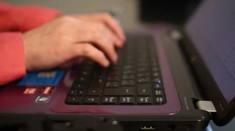 Female Using Trackpad and Typing on a Laptop 库存影片 40834868