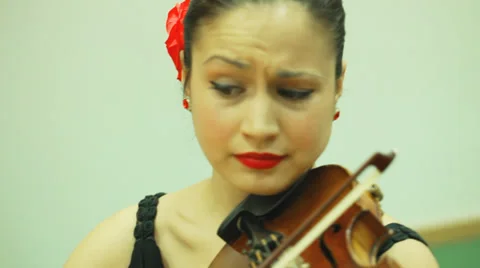 Female violinist Stock Footage 35972406