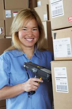 Female warehouse worker with barcode scanner Foto stock