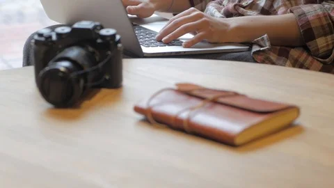 Female work in the cafe Stock-Footage 101034385