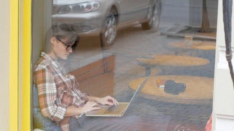 Female work in the cafe Stock-Footage 101034435