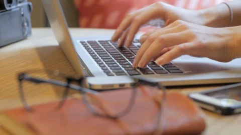 Female work in the cafe Stock-Footage 101034625
