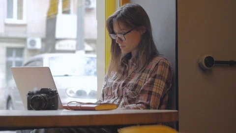 Female work in the cafe Stock-Footage 101034701