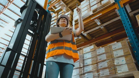 Female worker checking the package using tablet in distribution warehouse Stock Footage 163345488