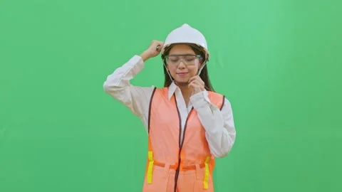 A female worker tapping her hard hat with her knuckles Stock-Footage 331971202