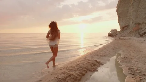 Femininity At Sunset Stockbeeldmateriaal 77185695