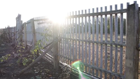 Fence at sunrise Vídeos de archivo 70038547