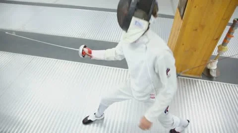 Fencer attacks with rapier during training in gym, closeup view Vidéo 12043399
