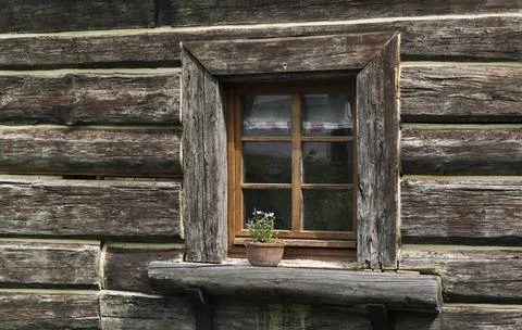  Fensterdetail eines historischen Bauernhauses Das restaurierte, denkmalge... Stock Photos