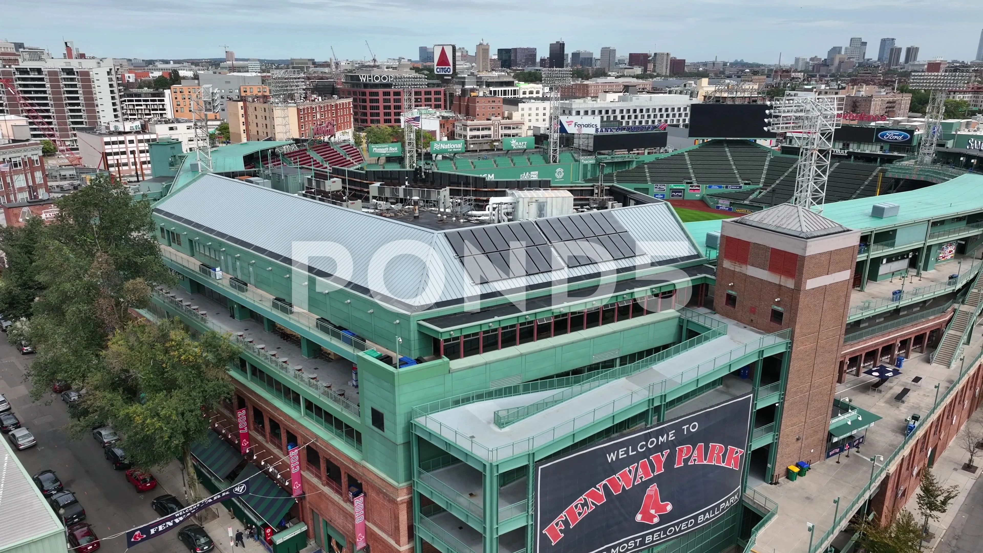 outside of fenway park quiet establishin, Stock Video