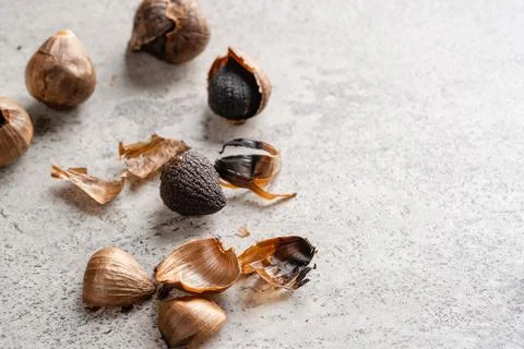 Fermented black garlic. Foto stock