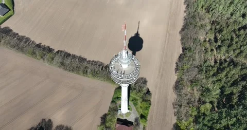Fernmeldeturm Stade, broadcasting tower in the area of Stade, Germany. Vídeos de archivo 312171731