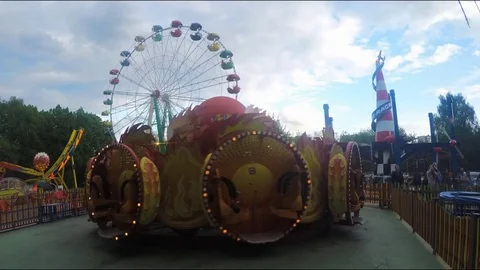 Ferris wheel and carousel on summer evening timelapse 動画素材 78016905