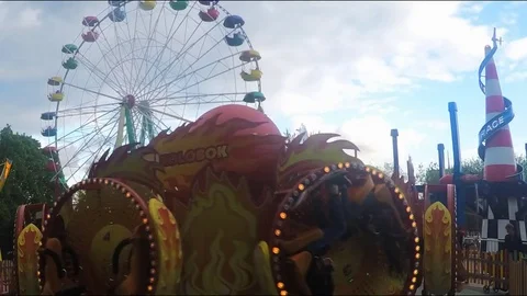 Ferris wheel and carousel on summer timelapse 스톡 동영상 78016939