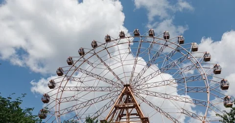 Ferris wheel on blue sky with clouds background in fair park, timelapse video. Stock Footage 134991060
