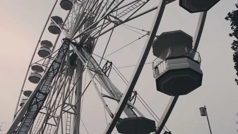 Ferris wheel in the city 動画素材 167645943