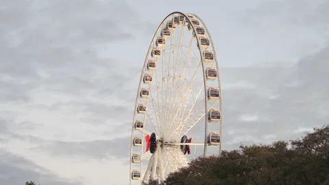 Ferris wheel at dawn Video stock 209910962