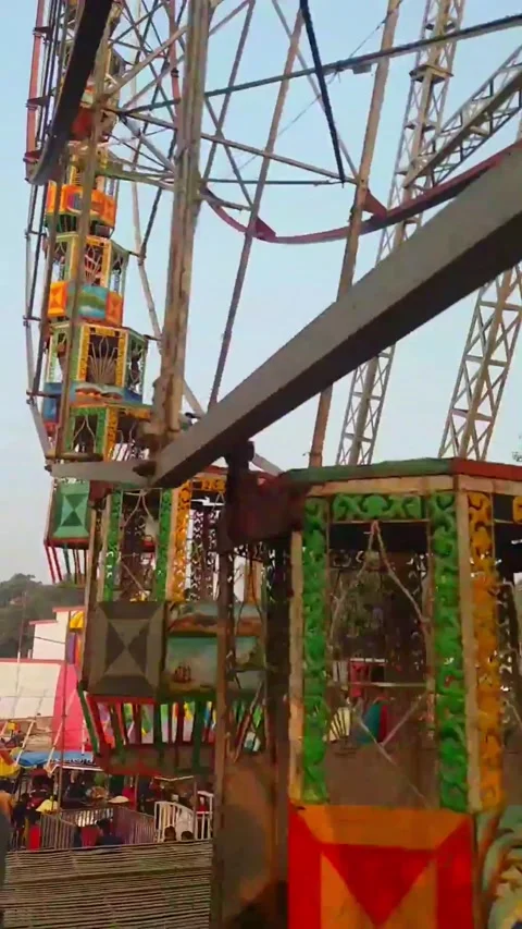 Ferris wheel in fair Stock Footage 139687905