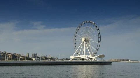 Ferris wheel fast rotation, time lapse Stockbeeldmateriaal 62360251
