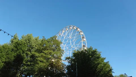 Ferris wheel hiding behind trees, Rostov Theater Park Video stock 161486600