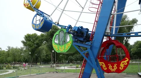 Ferris wheel in motion Stock Footage 58461936