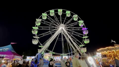 Ferris Wheel at nigh Stockbeeldmateriaal 252546839