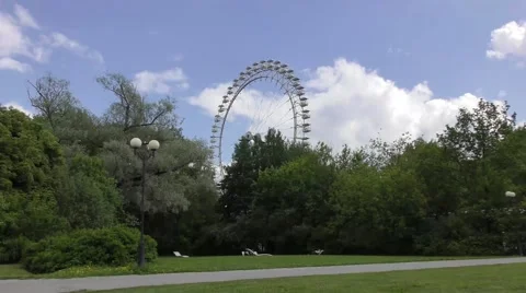 Ferris wheel in an old park 스톡 동영상 63949129