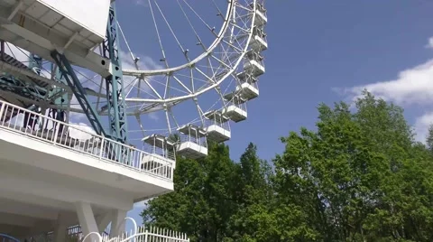 Ferris wheel in an old park 스톡 동영상 63949150