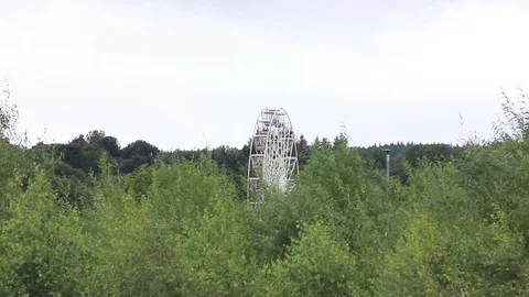 Ferris wheel over looking trees cloudy Stock Footage 93897419