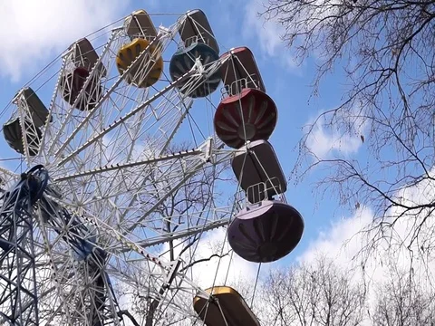 Ferris wheel rotates Stock Footage 121842740