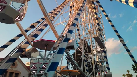 Ferris wheel spinning by day Stock-Footage 294562030