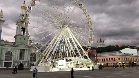 Ferris wheel on the square in Kiev. Stock-Footage 95528347