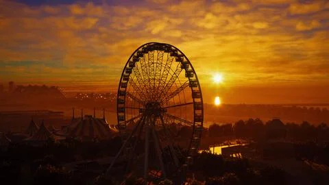 Ferris Wheel in the Sunset Illustrazione stock