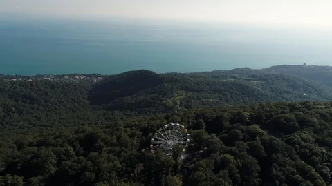 The Ferris wheel on top of the mountain Akhun. Sea view. beach Vidéo 99463585
