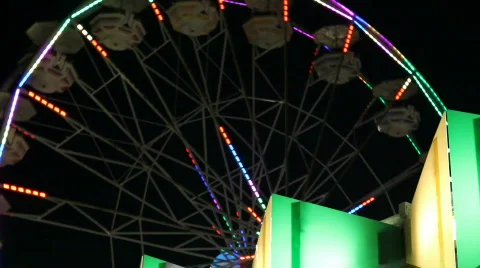 Ferris wheel turning Stock Footage 842824