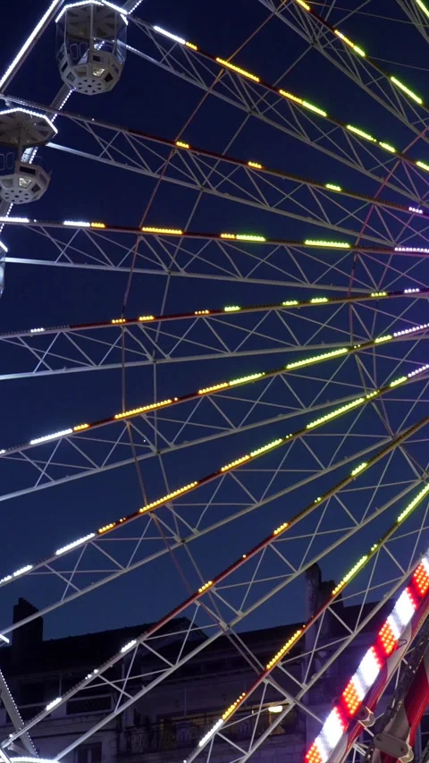 Ferris wheel turning at night with lights Stock Footage 317379264