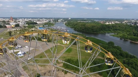 Ferris wheel in Yaroslavl Video stock 93359361