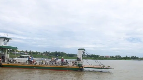 Ferry Across The River 動画素材 91087355