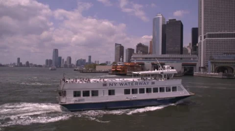 Ferry approaches manhattan Vidéo 66248563