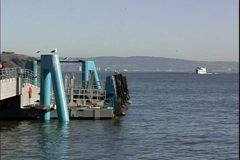 Ferry Arrives Stock-Footage 817525