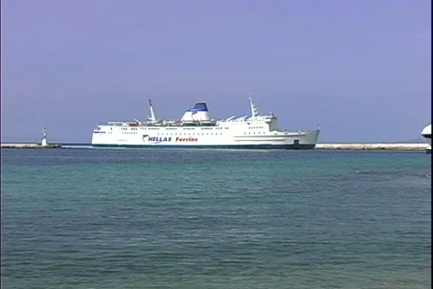Ferry Arrives-zoom-pan Stock Footage
