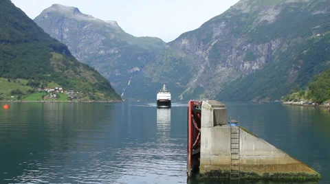 Ferry boat approaching dock Stock Footage 27520916