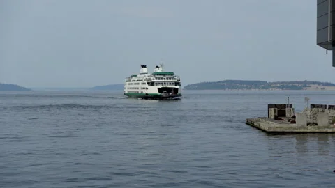 Ferry boat approaching dock Видео 219904562
