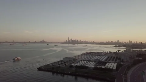 Ferry boat into the city 스톡 동영상 77514035
