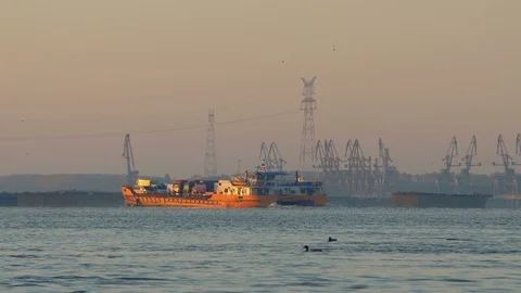 Ferry Boat On Danube On Sunset 4k 1 動画素材 86134057