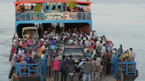 Ferry boat leaving full with passengers,Phnom Penh,Cambodia 動画素材 58505443