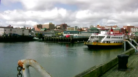 Ferry Boat Leaving Pier 库存影片 61402647