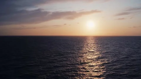 Ferry Crossing the Calm Ocean During a Beautiful Golden Sunset Horizon Vídeos de archivo 331166364