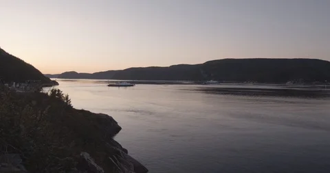 Ferry crossing a river during sunset 库存影片 116786978