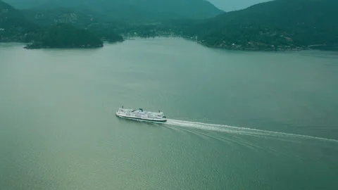 Ferry Crossing Wide 4K 動画素材 251671666